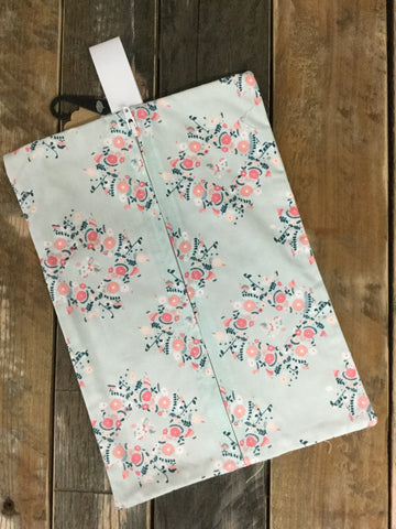 Blithe Joys Wreaths Ice Diaper/Wipee Case